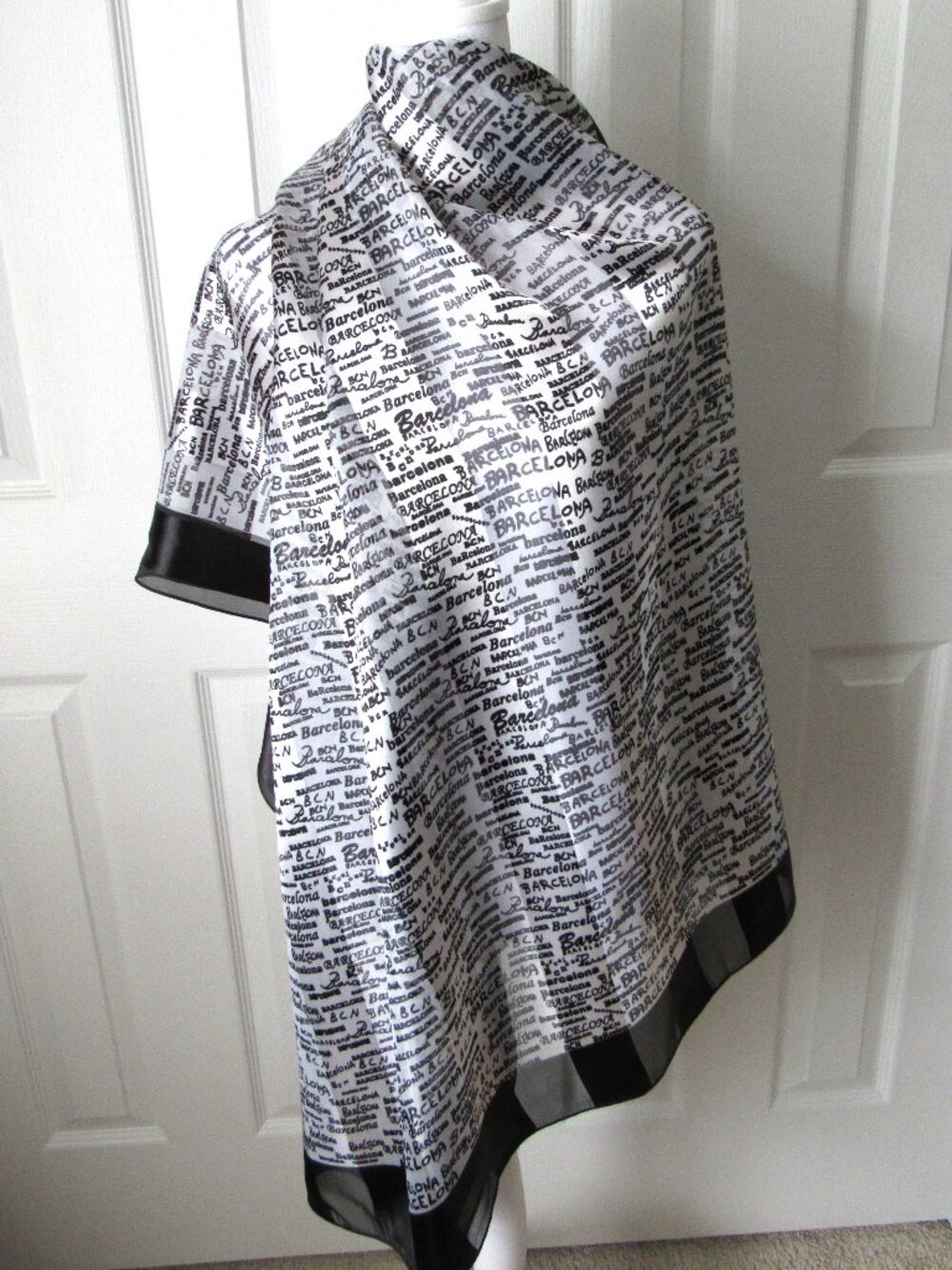 BARCELONA Spain Souvenir Black & White SCARF Name Repeated 100% POLYESTER Safon